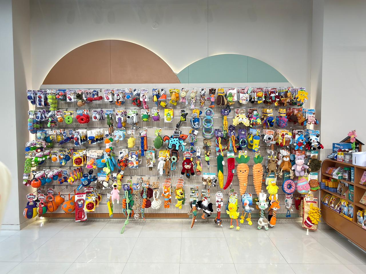 Inside Miou and Wuff Sindhubhavan Road store — photo 5